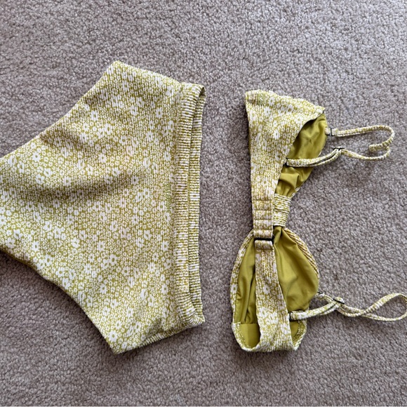 NWOT. Billabong Green Floral High-Waist Bikini - Picture 3 of 3